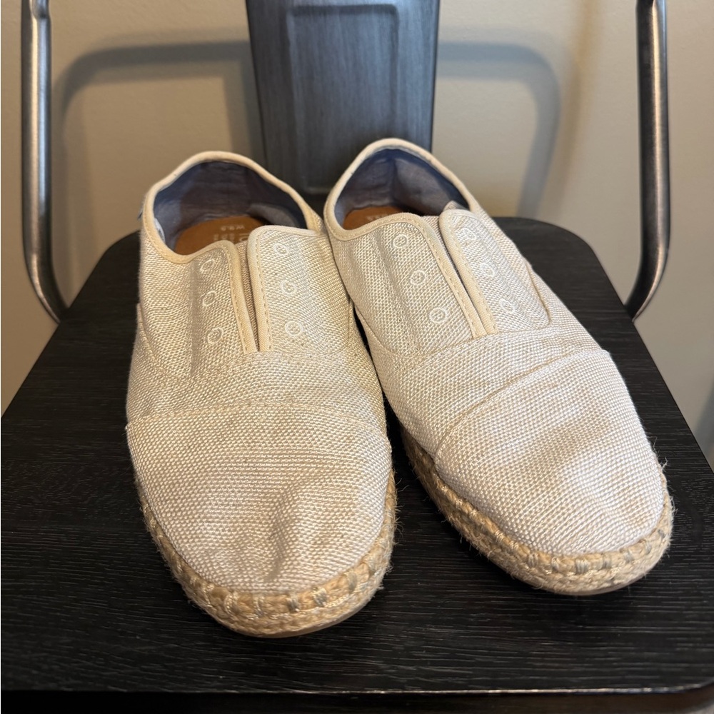 TOMS Classic Espadrilles Beige Canvas Slip On Flats Women’s 9.5